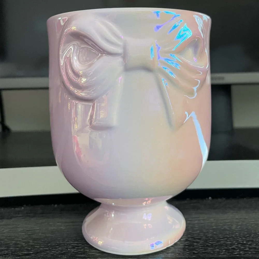 NEW Target Bullseye Playground Iridescent Makeup Brush Holder💕